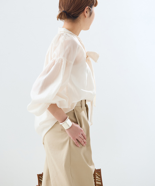 journal standard L'essage（ジャーナルスタンダードレサージュ）の「《追加》IPEKERドット&フラワー/シアーボウタイブラウス（シャツ/ブラウス・レディース・アイボリー/ホワイト×ホワイト/ベージュ/ブラックミックス・FREE）」の6枚目の写真