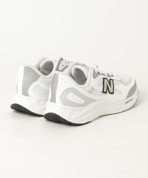 NEW BALANCE(ニューバランス)の「Fresh Foam Arishi v4 Tiralux(スニーカー・メンズ・ホワイト・25.0cm/25.5cm/26.0cm/26.5cm/27.0cm/27.5cm/28.0cm/28.5cm/29.0cm)」の3枚目の写真