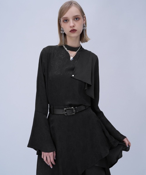 HARE（ハレ）の「ツヤジャガードフレアスリーブブラウス(HARE)（シャツ/ブラウス・レディース・オフホワイト/ブラック・FREE）」の2枚目の写真