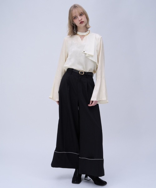 HARE（ハレ）の「ツヤジャガードフレアスリーブブラウス(HARE)（シャツ/ブラウス・レディース・オフホワイト/ブラック・FREE）」の3枚目の写真