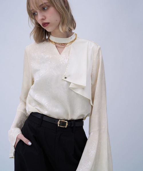 HARE（ハレ）の「ツヤジャガードフレアスリーブブラウス(HARE)（シャツ/ブラウス・レディース・オフホワイト/ブラック・FREE）」の7枚目の写真