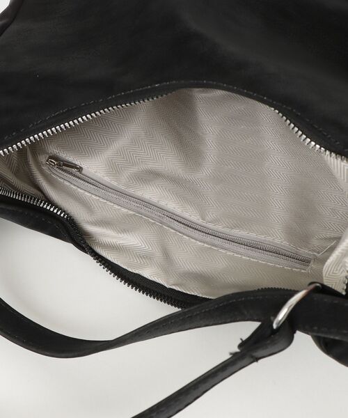 SALTMINT（ソルトミント）の「Y2K ポーチチャーム付きスエードコンビ バッグ/2WAY（ショルダーバッグ・レディース・ブラック/ダークブラウン・FREE）」の11枚目の写真