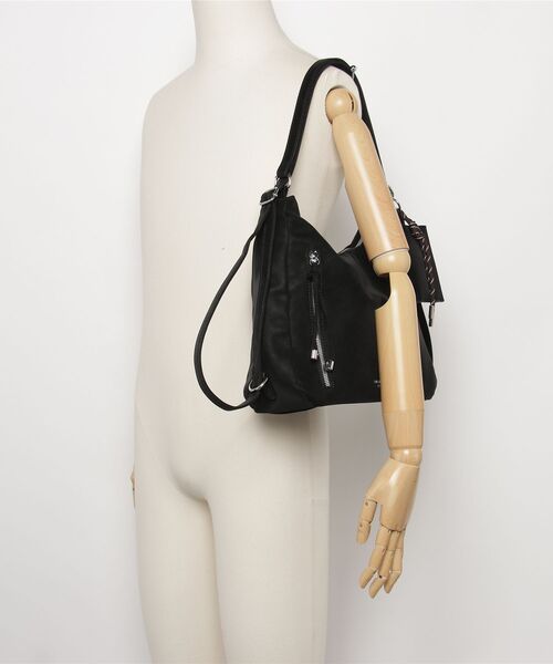 SALTMINT（ソルトミント）の「Y2K ポーチチャーム付きスエードコンビ バッグ/2WAY（ショルダーバッグ・レディース・ブラック/ダークブラウン・FREE）」の9枚目の写真