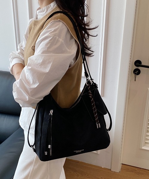 SALTMINT（ソルトミント）の「Y2K ポーチチャーム付きスエードコンビ バッグ/2WAY（ショルダーバッグ・レディース・ブラック/ダークブラウン・FREE）」の7枚目の写真