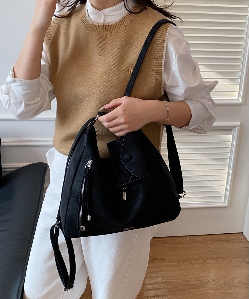 SALTMINT（ソルトミント）の「Y2K ポーチチャーム付きスエードコンビ バッグ/2WAY（ショルダーバッグ・レディース・ブラック/ダークブラウン・FREE）」の4枚目の写真