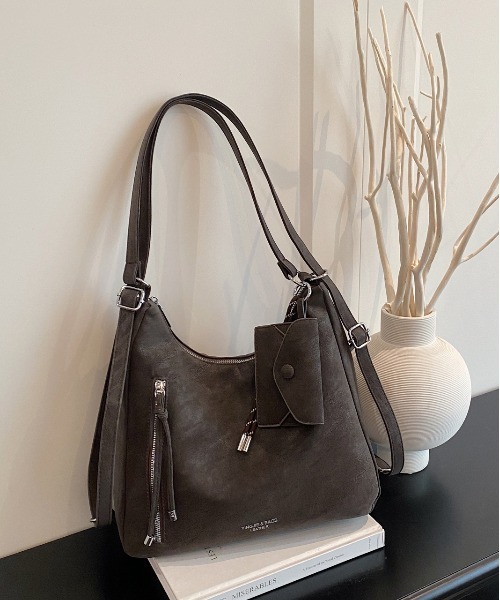 SALTMINT（ソルトミント）の「Y2K ポーチチャーム付きスエードコンビ バッグ/2WAY（ショルダーバッグ・レディース・ブラック/ダークブラウン・FREE）」の18枚目の写真