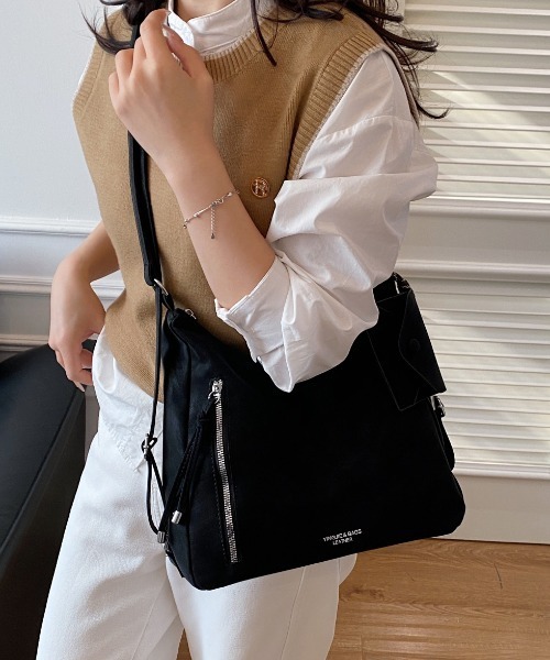 SALTMINT（ソルトミント）の「Y2K ポーチチャーム付きスエードコンビ バッグ/2WAY（ショルダーバッグ・レディース・ブラック/ダークブラウン・FREE）」の16枚目の写真