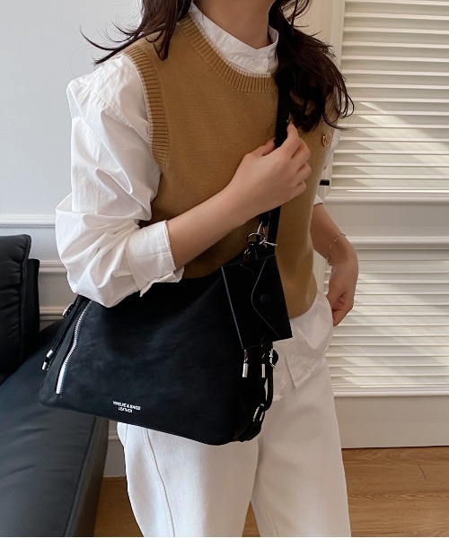 SALTMINT（ソルトミント）の「Y2K ポーチチャーム付きスエードコンビ バッグ/2WAY（ショルダーバッグ・レディース・ブラック/ダークブラウン・FREE）」の14枚目の写真