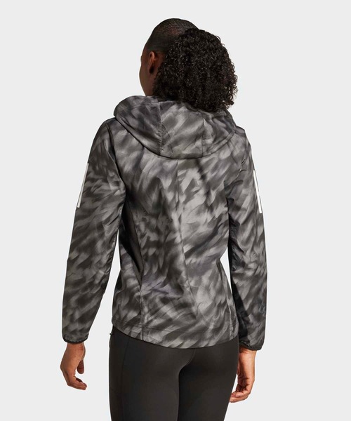 adidas(アディダス)の「オウン ザ ラン総柄プリントジャケット / アディダス adidas(その他アウター・レディース・グレー・MEDIUM/LARGE/SMALL/X-LARGE)」の2枚目の写真