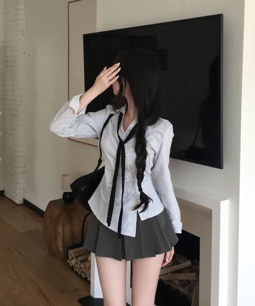 VIVID LADY(ビビッドレディー)の「カシュクール ストライプ シャツ(シャツ/ブラウス・レディース・ブルー/チャコールグレー/アイボリー・FREE)」の11枚目の写真