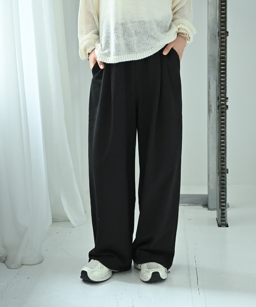 STYLE DELI(スタイルデリ)の「【BLK001】裏毛2タックパンツ(スラックス・レディース・オートミール/ブラック・FREE)」の1枚目の写真