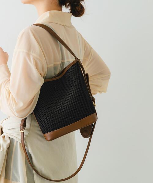 RODE SKO（ロデスコ）の「グラスホルダーセットメッシュ2WAYバッグ（ショルダーバッグ・レディース・グレー/ダークブラウン/ブラック・ONE）」の8枚目の写真