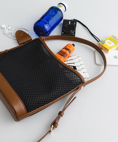 RODE SKO（ロデスコ）の「グラスホルダーセットメッシュ2WAYバッグ（ショルダーバッグ・レディース・グレー/ダークブラウン/ブラック・ONE）」の14枚目の写真