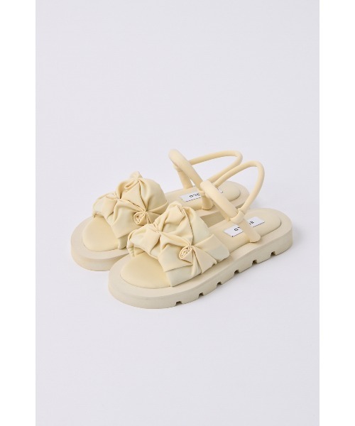 ENFOLD(エンフォルド)の「PADDED SANDALS(サンダル・レディース・ブラック/ライム/アイボリー・36/37/38)」の2枚目の写真