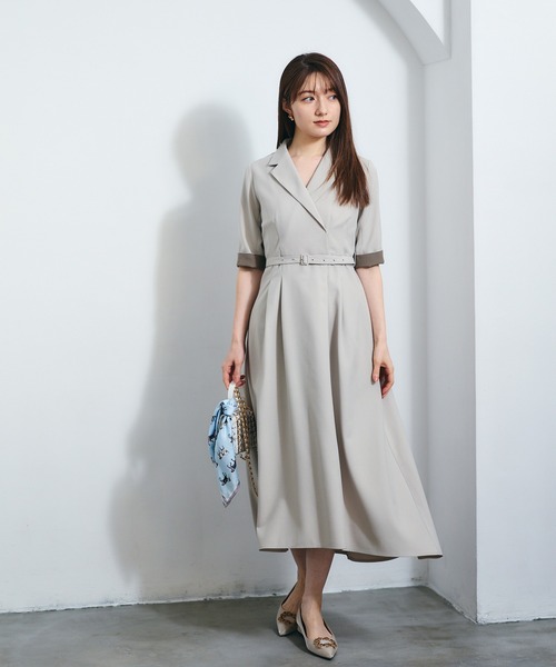 12Twelve Agenda(トゥエルブ アジェンダ)の「テーラード衿カフス配色フレアワンピース(ワンピース・レディース・チャコールグレー/ベージュ/イエロー・M)」の2枚目の写真