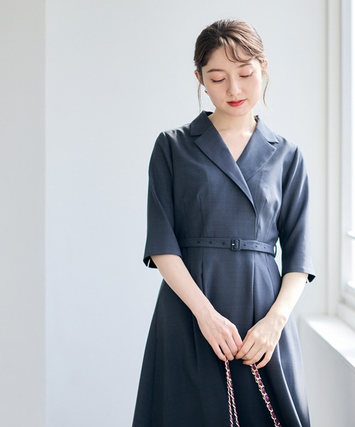 12Twelve Agenda(トゥエルブ アジェンダ)の「テーラード衿カフス配色フレアワンピース(ワンピース・レディース・チャコールグレー/ベージュ/イエロー・M)」の17枚目の写真