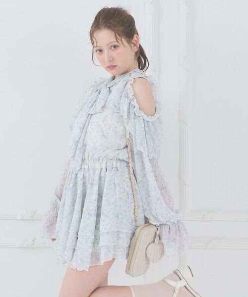 MAJESTIC LEGON（マジェスティックレゴン）の「アメスリフリルリボンミニワンピース（ワンピース・レディース・アイボリー/ブルー系その他2/ホワイト系その他2/グレー・MEDIUM）」の4枚目の写真