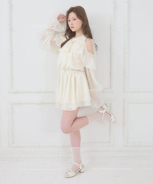 MAJESTIC LEGON（マジェスティックレゴン）の「アメスリフリルリボンミニワンピース（ワンピース・レディース・アイボリー/ブルー系その他2/ホワイト系その他2/グレー・MEDIUM）」の17枚目の写真