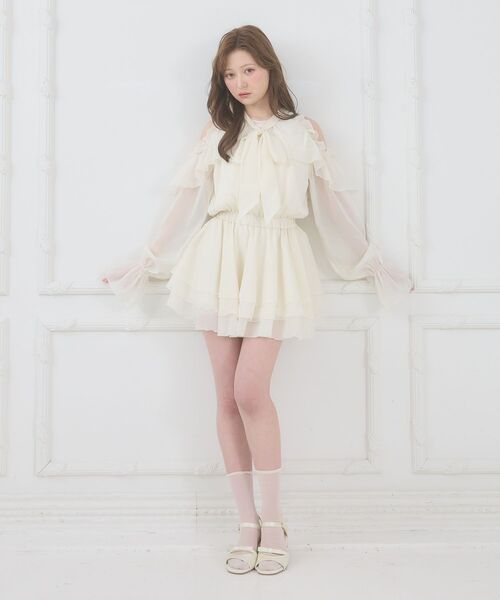 MAJESTIC LEGON（マジェスティックレゴン）の「アメスリフリルリボンミニワンピース（ワンピース・レディース・アイボリー/ブルー系その他2/ホワイト系その他2/グレー・MEDIUM）」の18枚目の写真