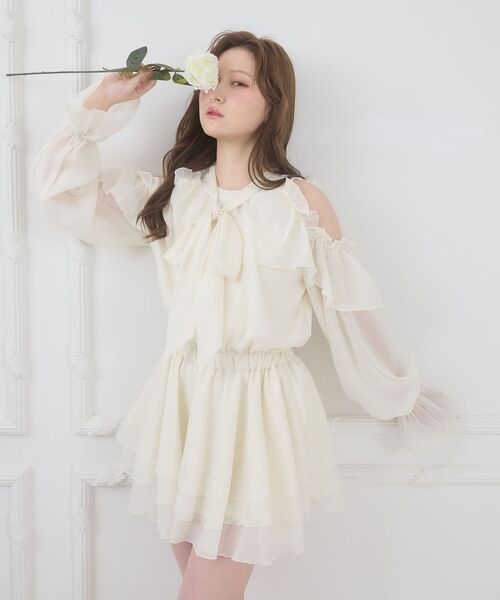 MAJESTIC LEGON（マジェスティックレゴン）の「アメスリフリルリボンミニワンピース（ワンピース・レディース・アイボリー/ブルー系その他2/ホワイト系その他2/グレー・MEDIUM）」の21枚目の写真