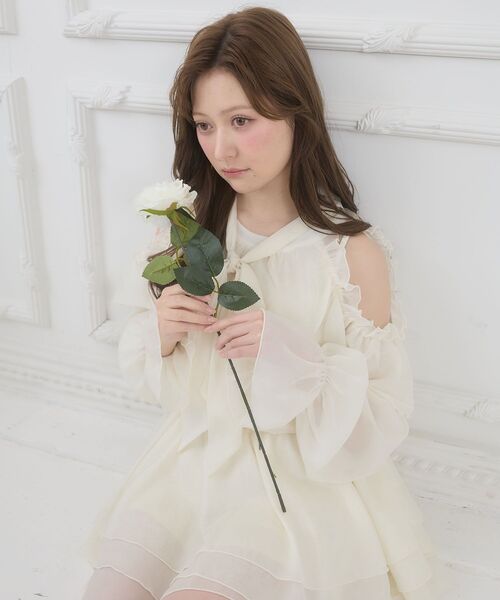 MAJESTIC LEGON（マジェスティックレゴン）の「アメスリフリルリボンミニワンピース（ワンピース・レディース・アイボリー/ブルー系その他2/ホワイト系その他2/グレー・MEDIUM）」の22枚目の写真