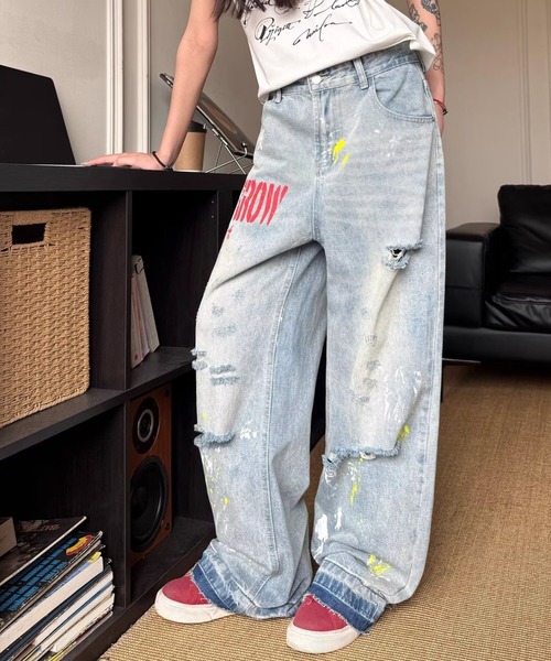 LAC-VERT(ラック・ヴェール)の「ペイントロゴダメージデニムパンツ(デニムパンツ・レディース・ブルー・LARGE/MEDIUM)」の1枚目の写真