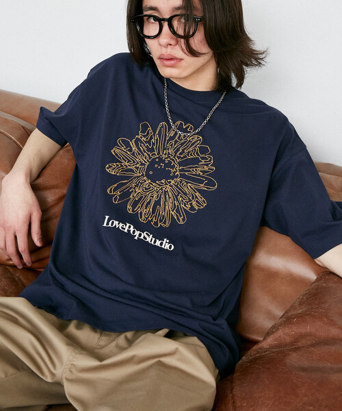PUBLUX(パブリュクス)の「PUBLUX/パブリュクス <機能性素材>LOVE POP STUDIO フラワー エンブロイダリー Tシャツ 限定展開(Tシャツ/カットソー・メンズ・ブラック/ホワイト/ブラウン/ネイビー・LARGE/MEDIUM/SMALL)」の5枚目の写真