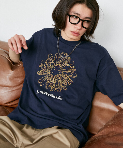 PUBLUX(パブリュクス)の「PUBLUX/パブリュクス <機能性素材>LOVE POP STUDIO フラワー エンブロイダリー Tシャツ 限定展開(Tシャツ/カットソー・メンズ・ブラック/ホワイト/ブラウン/ネイビー・LARGE/MEDIUM/SMALL)」の6枚目の写真