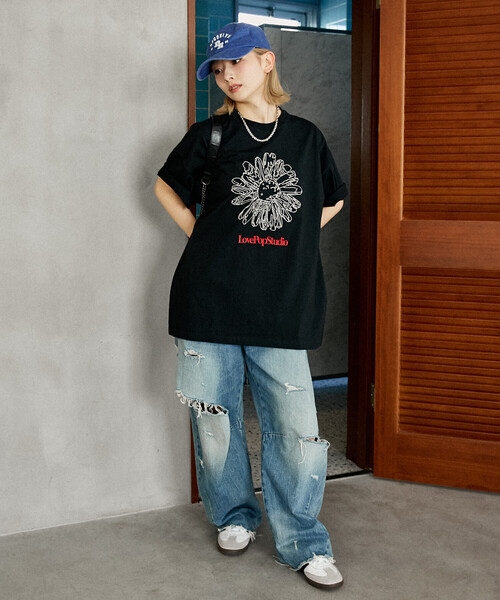 PUBLUX(パブリュクス)の「PUBLUX/パブリュクス <機能性素材>LOVE POP STUDIO フラワー エンブロイダリー Tシャツ 限定展開(Tシャツ/カットソー・メンズ・ブラック/ホワイト/ブラウン/ネイビー・LARGE/MEDIUM/SMALL)」の11枚目の写真