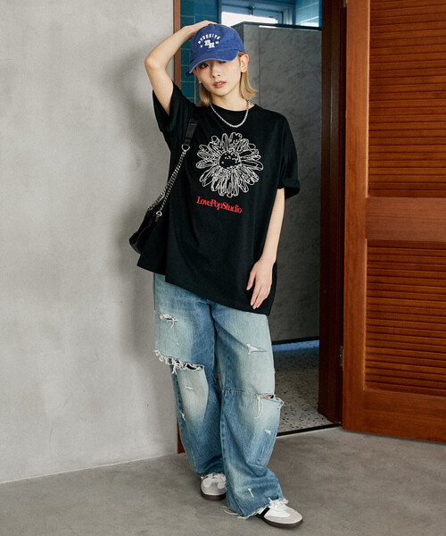 PUBLUX(パブリュクス)の「PUBLUX/パブリュクス <機能性素材>LOVE POP STUDIO フラワー エンブロイダリー Tシャツ 限定展開(Tシャツ/カットソー・メンズ・ブラック/ホワイト/ブラウン/ネイビー・LARGE/MEDIUM/SMALL)」の13枚目の写真