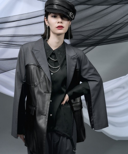 HARE（ハレ）の「【NANA×HARE】コルセットデザインフェイクレザージャケット（テーラードジャケット・レディース・グレー/ブラック・SMALL/MEDIUM）」の2枚目の写真