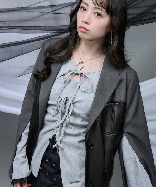 HARE（ハレ）の「【NANA×HARE】コルセットデザインフェイクレザージャケット（テーラードジャケット・レディース・グレー/ブラック・SMALL/MEDIUM）」の4枚目の写真