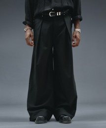 ANDER HUNK（アンダーハンク）の「Studs Design Cross Tuck Slacks / スタッズデザインクロスタックスラックス（スラックス）」