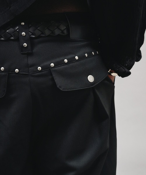 ANDER HUNK（アンダーハンク）の「Studs Design Cross Tuck Slacks / スタッズデザインクロスタックスラックス（スラックス・メンズ・ブラック/ブラック×グレー・LARGE/MEDIUM/SMALL）」の7枚目の写真