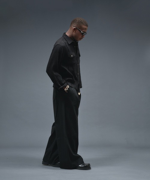 ANDER HUNK（アンダーハンク）の「Studs Design Cross Tuck Slacks / スタッズデザインクロスタックスラックス（スラックス・メンズ・ブラック/ブラック×グレー・LARGE/MEDIUM/SMALL）」の15枚目の写真