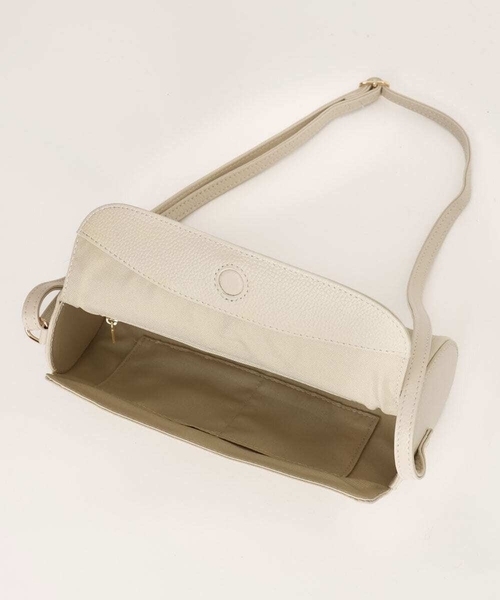 MK MICHEL KLEIN（エムケーミッシェルクラン）の「[300g以下の軽量]カウレザーシリンダーバッグ（ショルダーバッグ・レディース・アイボリー/ブラック/ピンク/シルバー・00）」の15枚目の写真