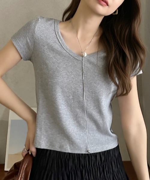 Eclat one(エクラワン)の「【Eclat one】Vネック コンパクト丈 半袖 カットソー(Tシャツ/カットソー・レディース・イエロー/グレー/ホワイト/ブラック・FREE)」の1枚目の写真