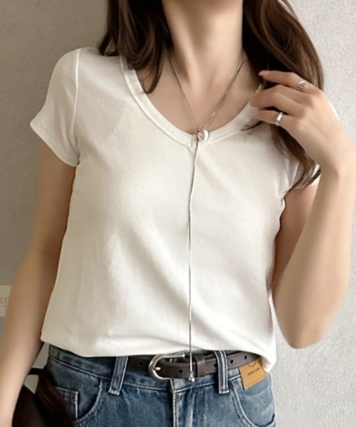 Eclat one(エクラワン)の「【Eclat one】Vネック コンパクト丈 半袖 カットソー(Tシャツ/カットソー・レディース・イエロー/グレー/ホワイト/ブラック・FREE)」の2枚目の写真