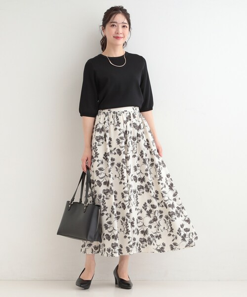 SHOO・LA・RUE(シューラルー)の「【毎日洗える/S-LL】上半身がすっきり見える 多機能5分袖ニット(ニット/セーター・レディース・ブルー系その他/チャコール/レッド系9/ダークブラウン/ナチュラル/ホワイト系5/ブラック/スモーキーグリーン系/ネイビー系5・01/02/03/04)」の13枚目の写真