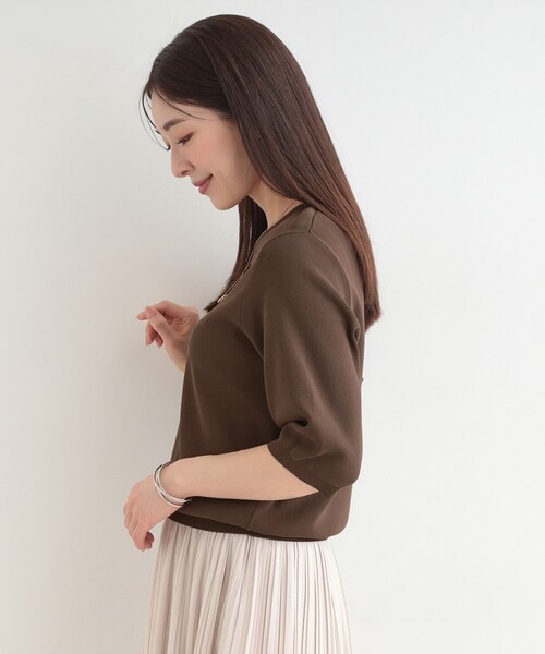 SHOO・LA・RUE(シューラルー)の「【毎日洗える/S-LL】上半身がすっきり見える 多機能5分袖ニット(ニット/セーター・レディース・ブルー系その他/チャコール/レッド系9/ダークブラウン/ナチュラル/ホワイト系5/ブラック/スモーキーグリーン系/ネイビー系5・01/02/03/04)」の20枚目の写真