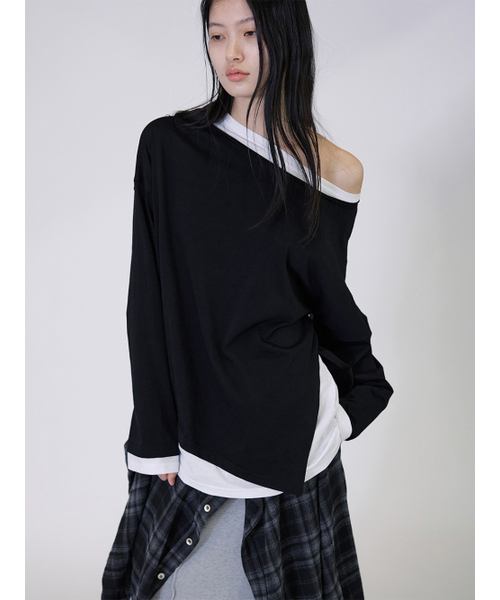 WHOLE PAPER(ホールペーパー)の「オフショルダーアンバランスレイヤードトップ(ブラック)(Tシャツ/カットソー・レディース・ブラック・ONE)」の2枚目の写真