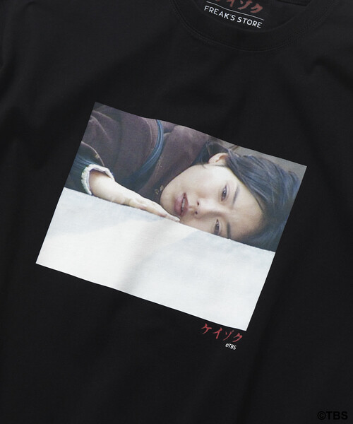 FREAK'S STORE（フリークスストア）の「TBSドラマ『ケイゾク』コラボ「SHIBATA」フロントプリント ショートスリーブ クルーネックTシャツ B（Tシャツ/カットソー・メンズ・ブラック/ホワイト・X-LARGE/LARGE/MEDIUM）」の5枚目の写真