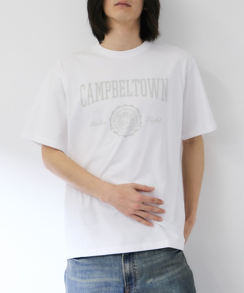 NAVY(ネイビー)の「【NAVY/ネイビー】 BCIコットン カレッジプリント 半袖Tシャツ(Tシャツ/カットソー・メンズ・ホワイト/パープル/ホワイト系1/ブルー・S/M/L/XL)」の1枚目の写真
