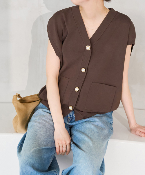 Spick & Span（スピックアンドスパン）の「《一部店舗+WEB限定》パールボタンウォッシャブルニットベスト（ベスト・レディース・ブラウン/ホワイト/ブラック・FREE）」の6枚目の写真