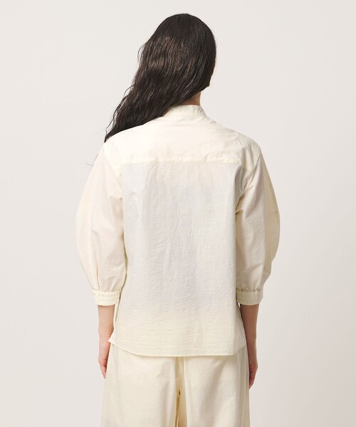 UNITED ARROWS(ユナイテッドアローズ)の「NALYA バンドカラー シャツ(シャツ/ブラウス・レディース・その他1/オフホワイト/ダークブラウン・FREE)」の17枚目の写真