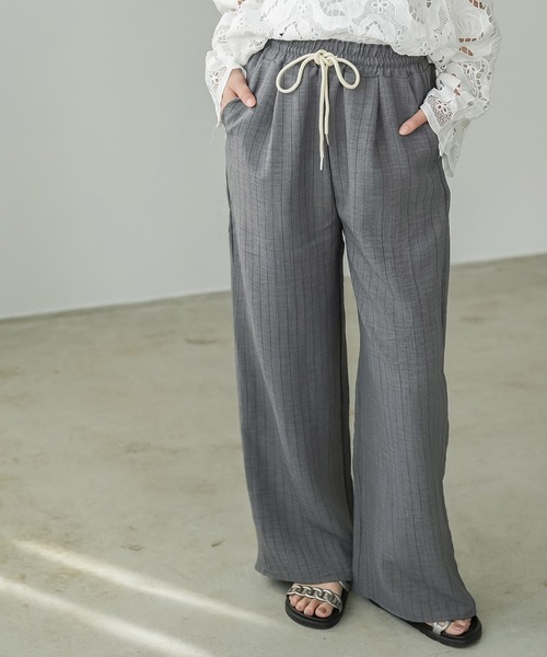 mili an deni（ミリアンデニ）の「ストライプイージーパンツ（その他パンツ・レディース・ベージュ/グレー・M）」の2枚目の写真