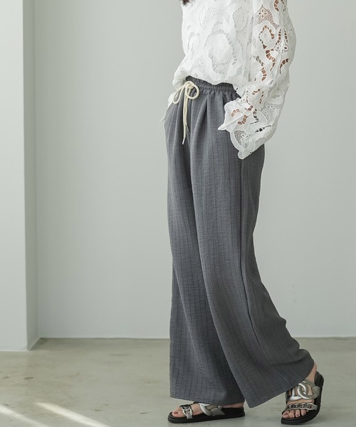 mili an deni（ミリアンデニ）の「ストライプイージーパンツ（その他パンツ・レディース・ベージュ/グレー・M）」の17枚目の写真