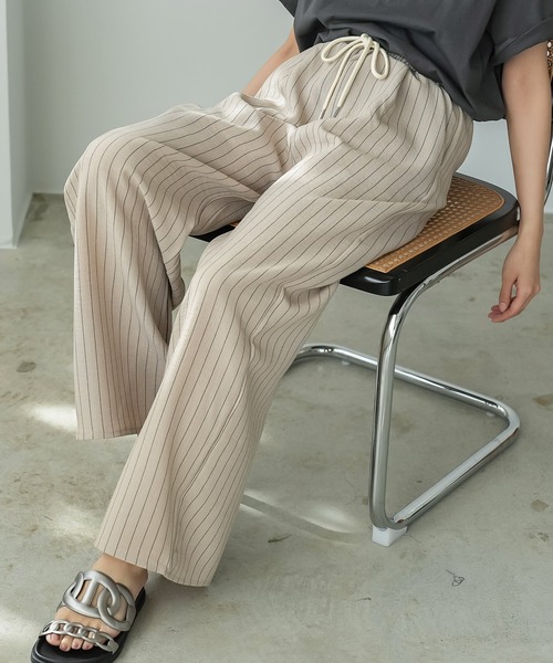 mili an deni（ミリアンデニ）の「ストライプイージーパンツ（その他パンツ・レディース・ベージュ/グレー・M）」の6枚目の写真