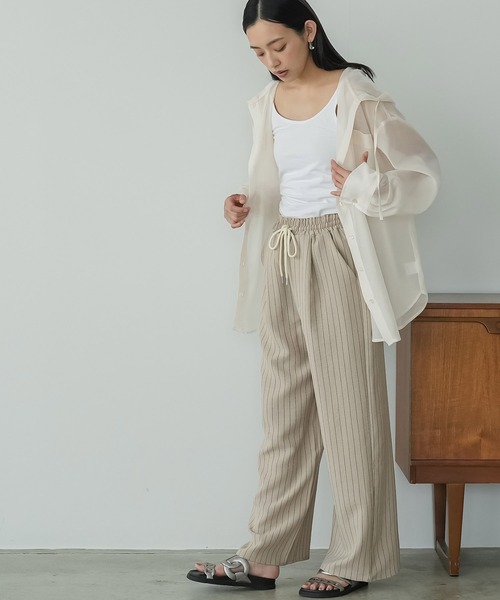 mili an deni（ミリアンデニ）の「ストライプイージーパンツ（その他パンツ・レディース・ベージュ/グレー・M）」の11枚目の写真