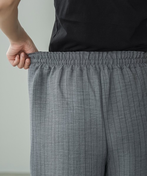 mili an deni（ミリアンデニ）の「ストライプイージーパンツ（その他パンツ・レディース・ベージュ/グレー・M）」の13枚目の写真